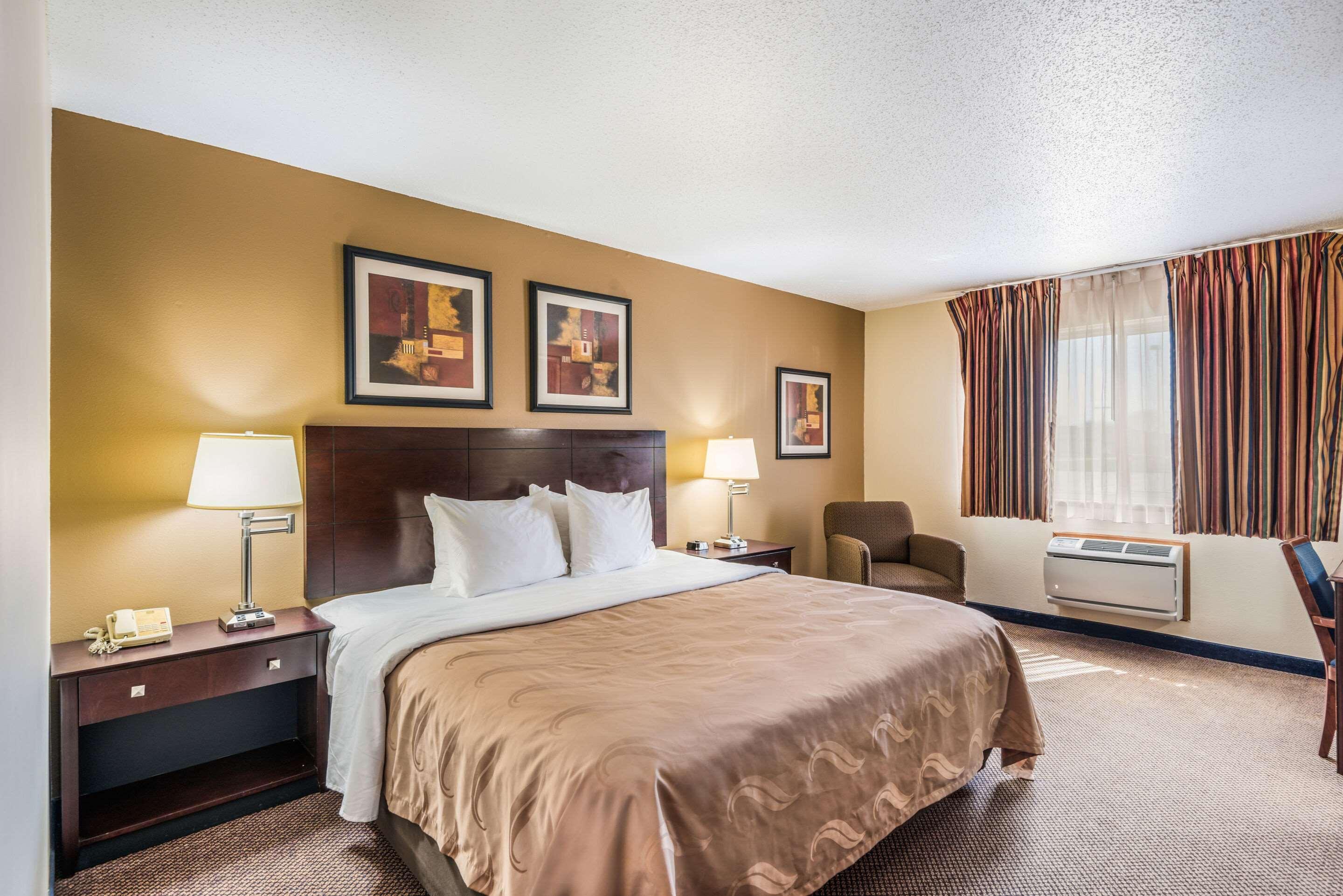 Quality Inn & Suites Eldridge Davenport North Exterior photo