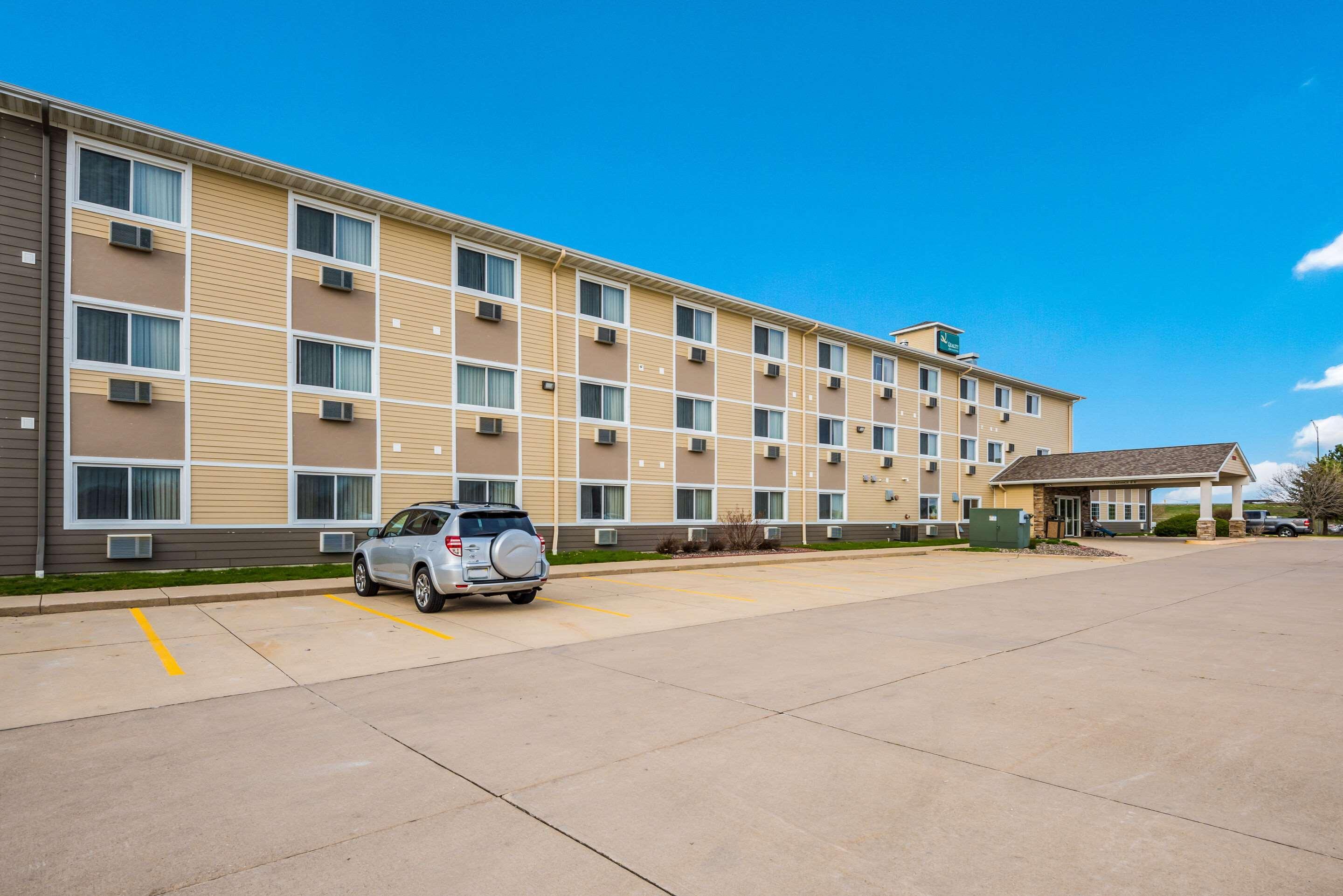 Quality Inn & Suites Eldridge Davenport North Exterior photo