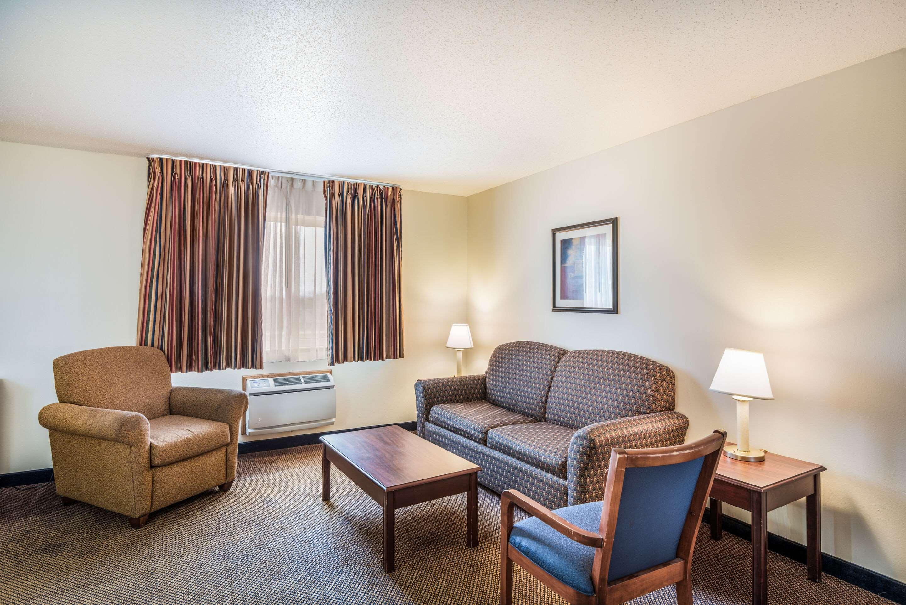 Quality Inn & Suites Eldridge Davenport North Exterior photo