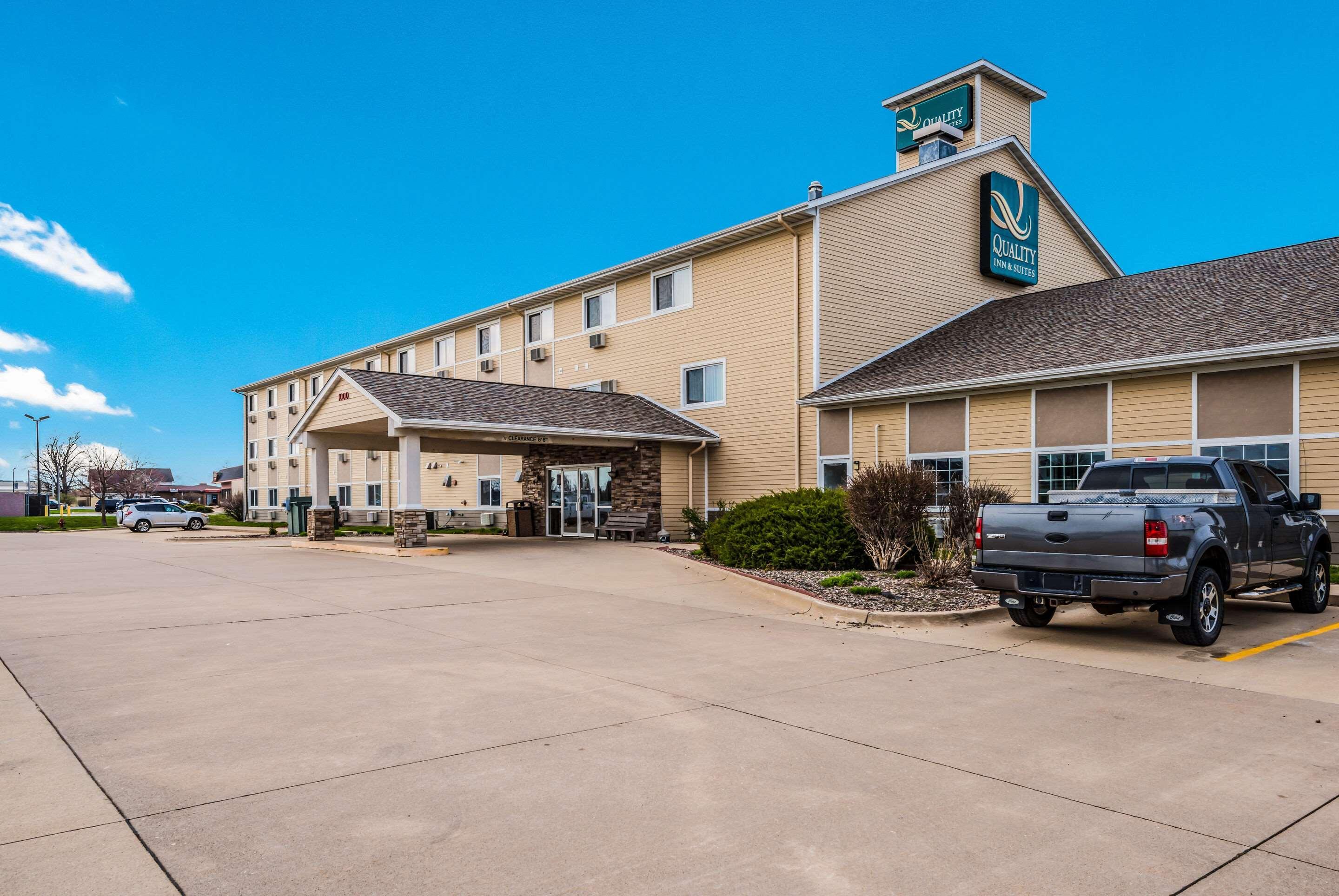Quality Inn & Suites Eldridge Davenport North Exterior photo
