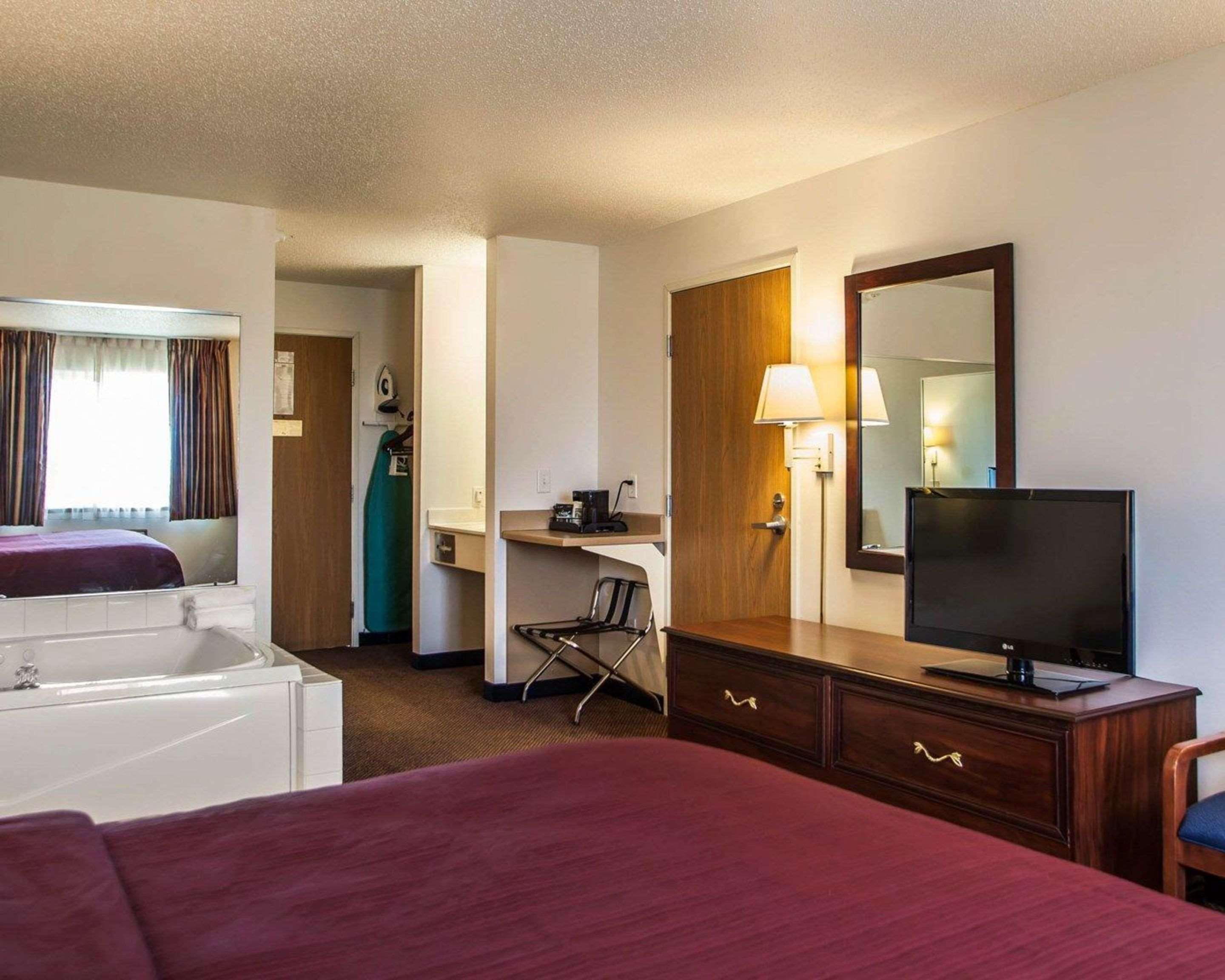 Quality Inn & Suites Eldridge Davenport North Exterior photo